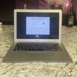 2016 MacBook Works Perfectly Great For Holidays