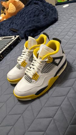 Jordan 4s vivid sulfur size 9 women’s 7/5 men’s
