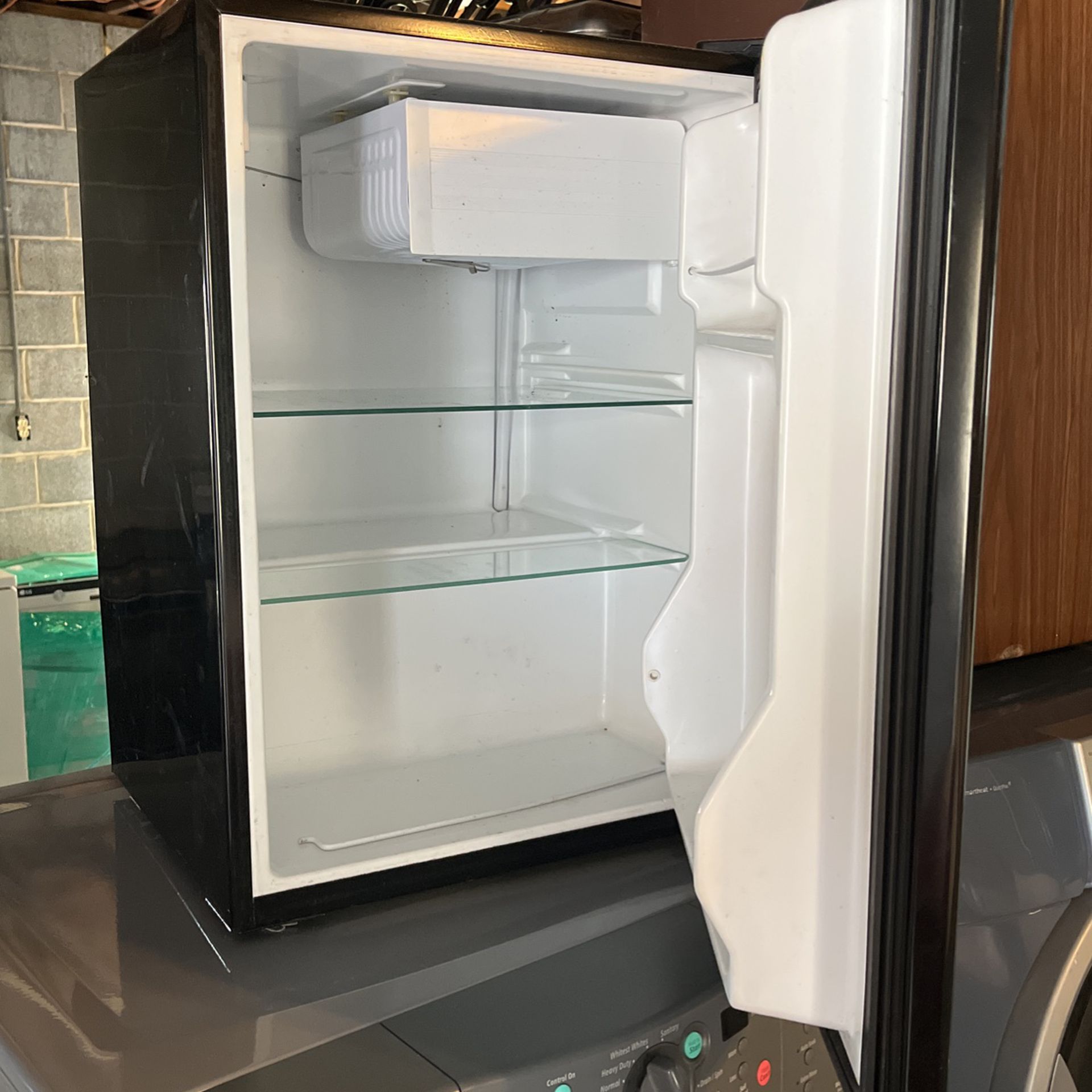 RV refrigerator  Small fridge an RV used Or Home Usde