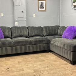 🛋️💥 Mckenzie Sectional 💥 Free Delivery And Financing Available!
