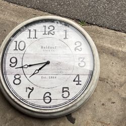 Very large wall clock runs with battery antique look