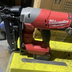 Milwaukee M18 Brad Nailer