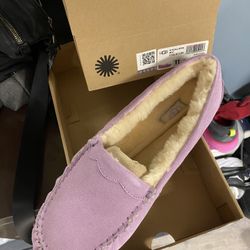 BRAND NEW UGG SLIPPERS size 10