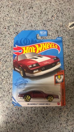 Hot Wheels '85 Chevrolet Camaro IROC-Z