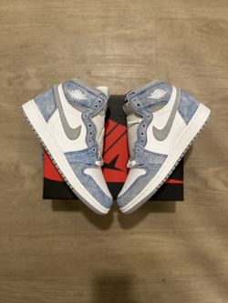 Jordan 1 Hyper Royal Size 4.5, 5.5