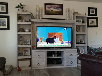 Entertainment center