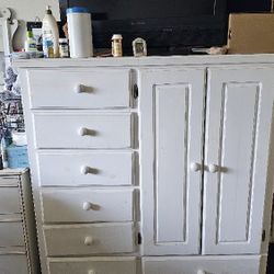 Drawer Chest With Storage 