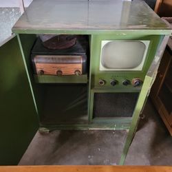 Antique Admiral Cabinet W/BLK&WHITE TV, RADIO, PHONOGRAPH