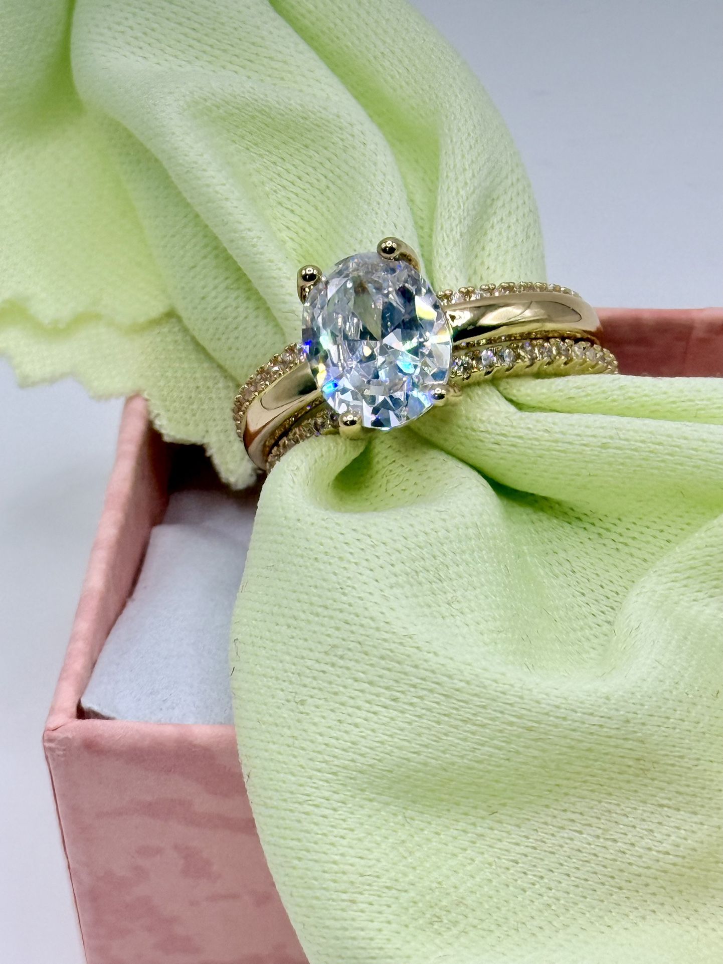 NWOT 3PC Stunning Golden Tone Bridal Set Oval CZ ring For Women In 7 engagement