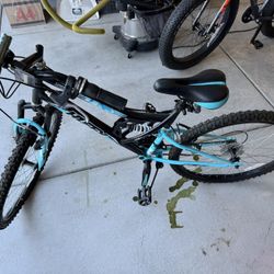 Huffy Women’s Mountain bicycle 