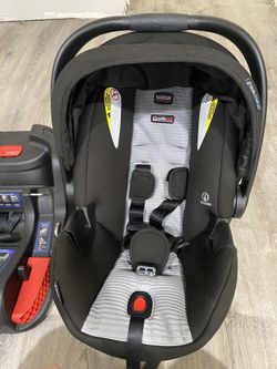 Like Brand New! Britax Newborn Car Seat W/ Base 