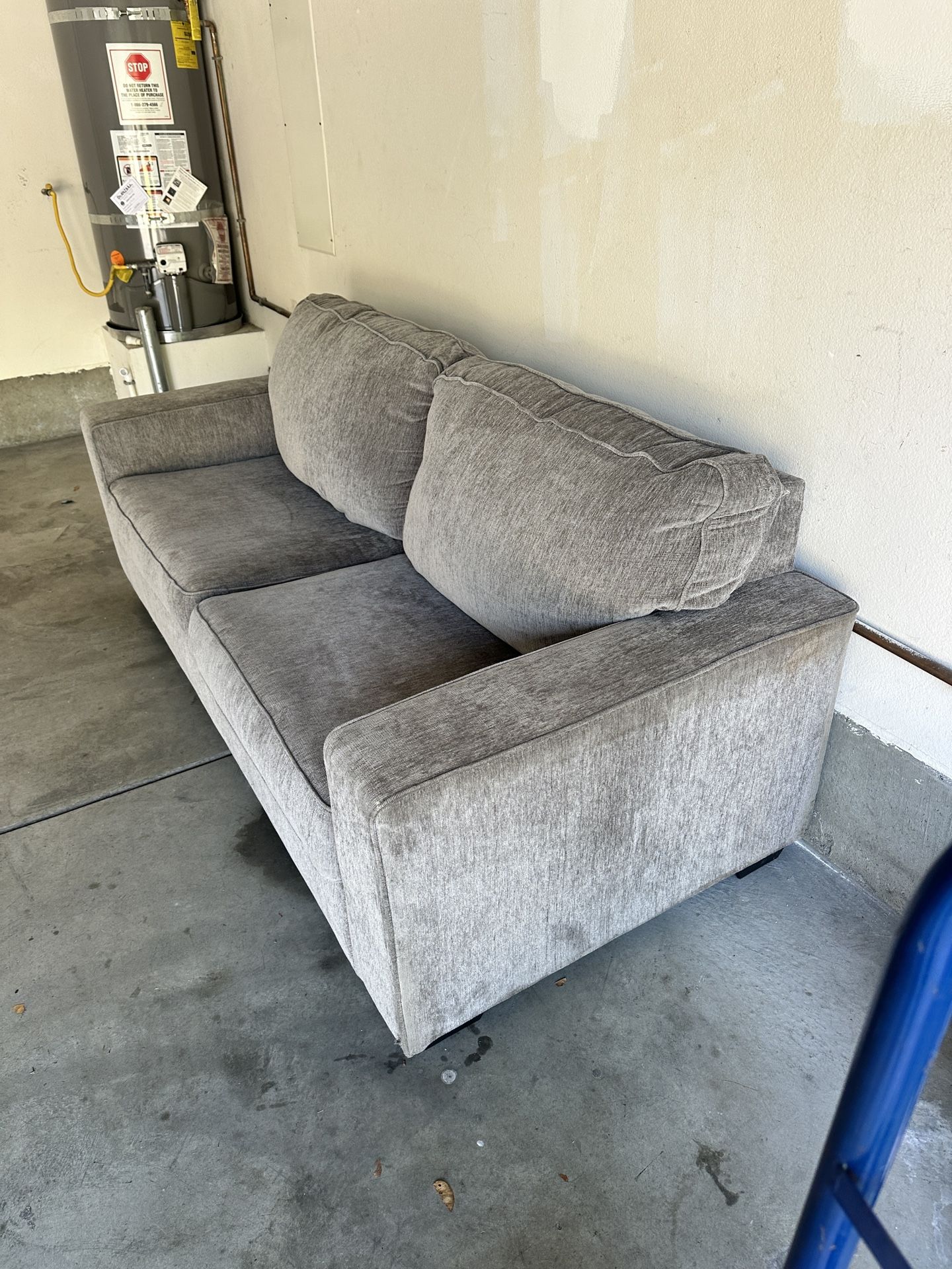 Living spaces Pull Out Couch