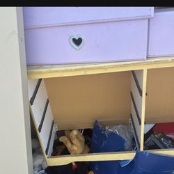 Girls Heart Shaped Dresser 