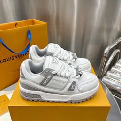  A pair of comfortable and fashionable shoes