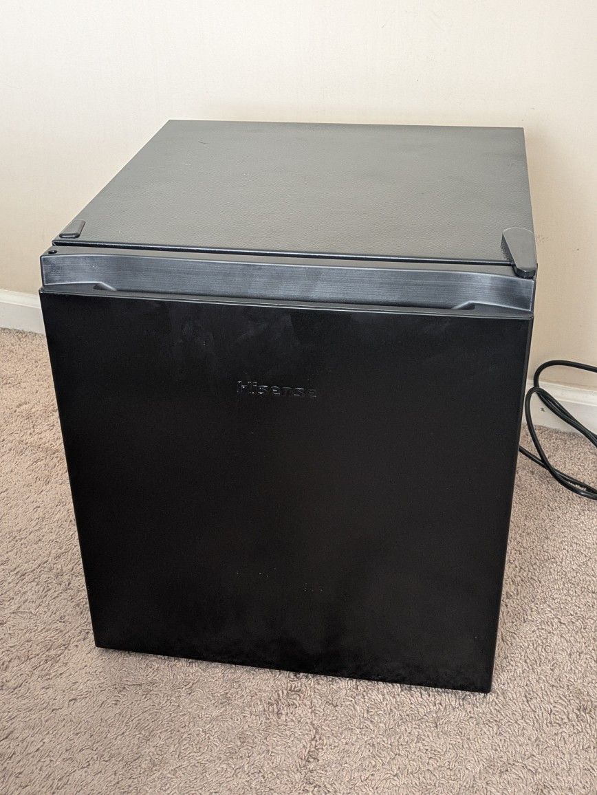 Hisense Mini Fridge 1.6 Cu Ft
