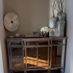 Mirrored Accent Cabinet / Sideboard – Excellent Condition