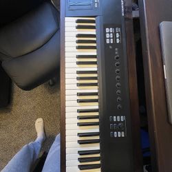 Komplete Kontrol S49 Midi Keyboard