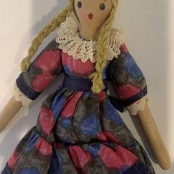 Mini wooden peg doll. Vintage in very good condition
