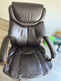Move out sale need gone by today. Best offer takes it  office chair