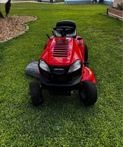 Craftsman T110 riding lawn mower  42 inch cut