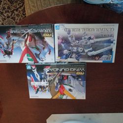 Bandai Gundam Toy Builds