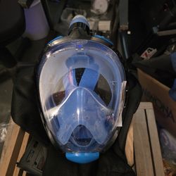 Scuba diving mask with bag.