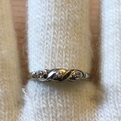 14k white gold diamond ring,2,04 grams, 3 diamond,size 7.5,please look at all pictures for more details