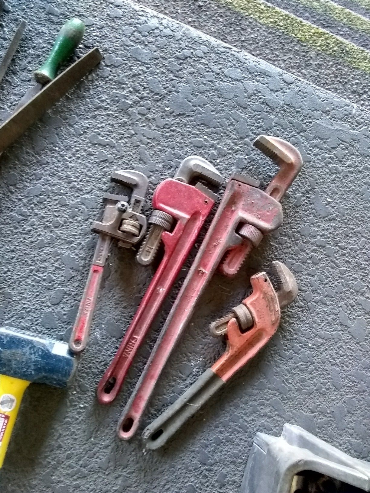 Pipe wenches