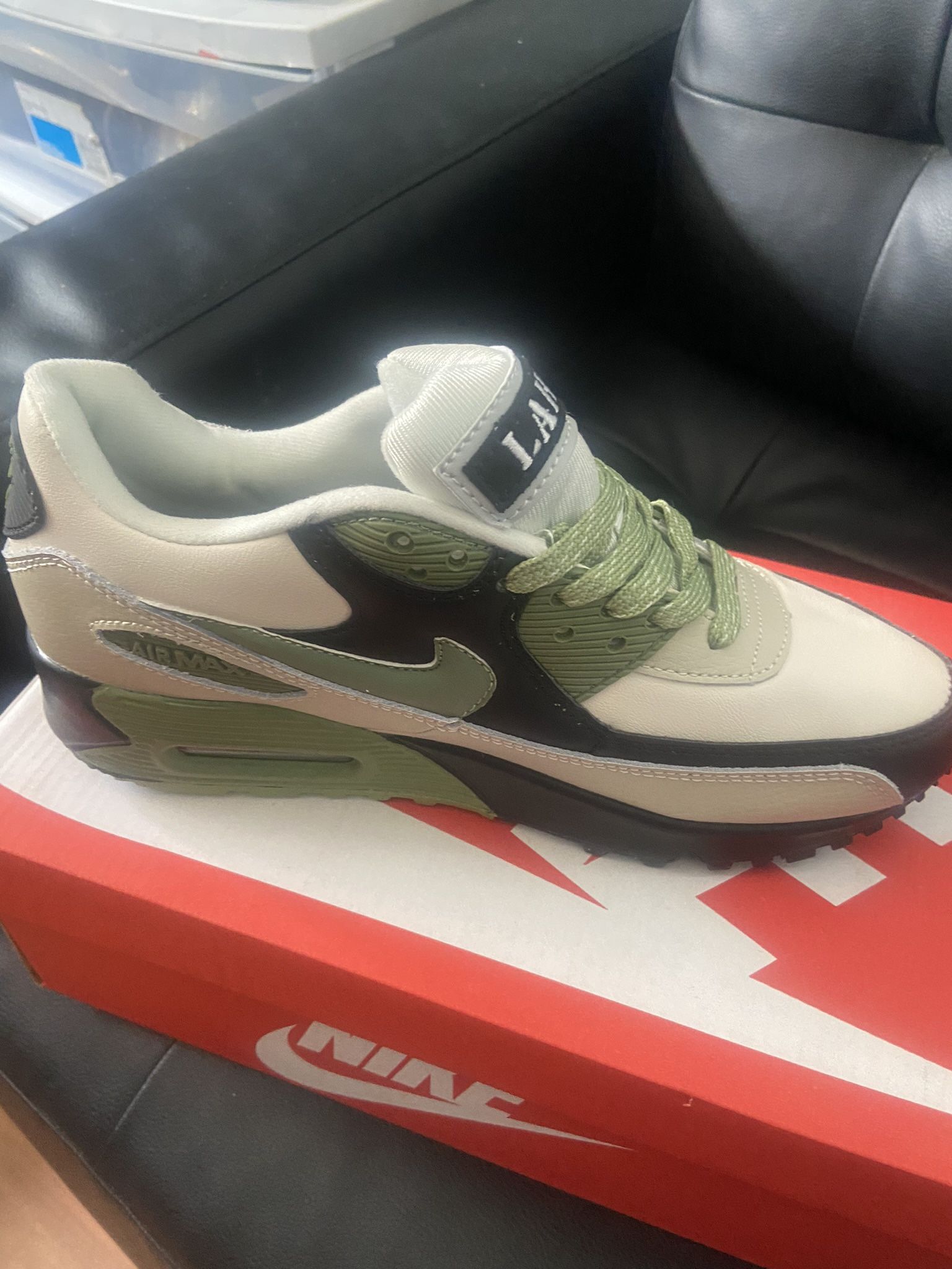 Size 7 Nike Air Max 90