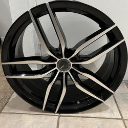 20 inch wheels. Very Good condition. 5lug nut.