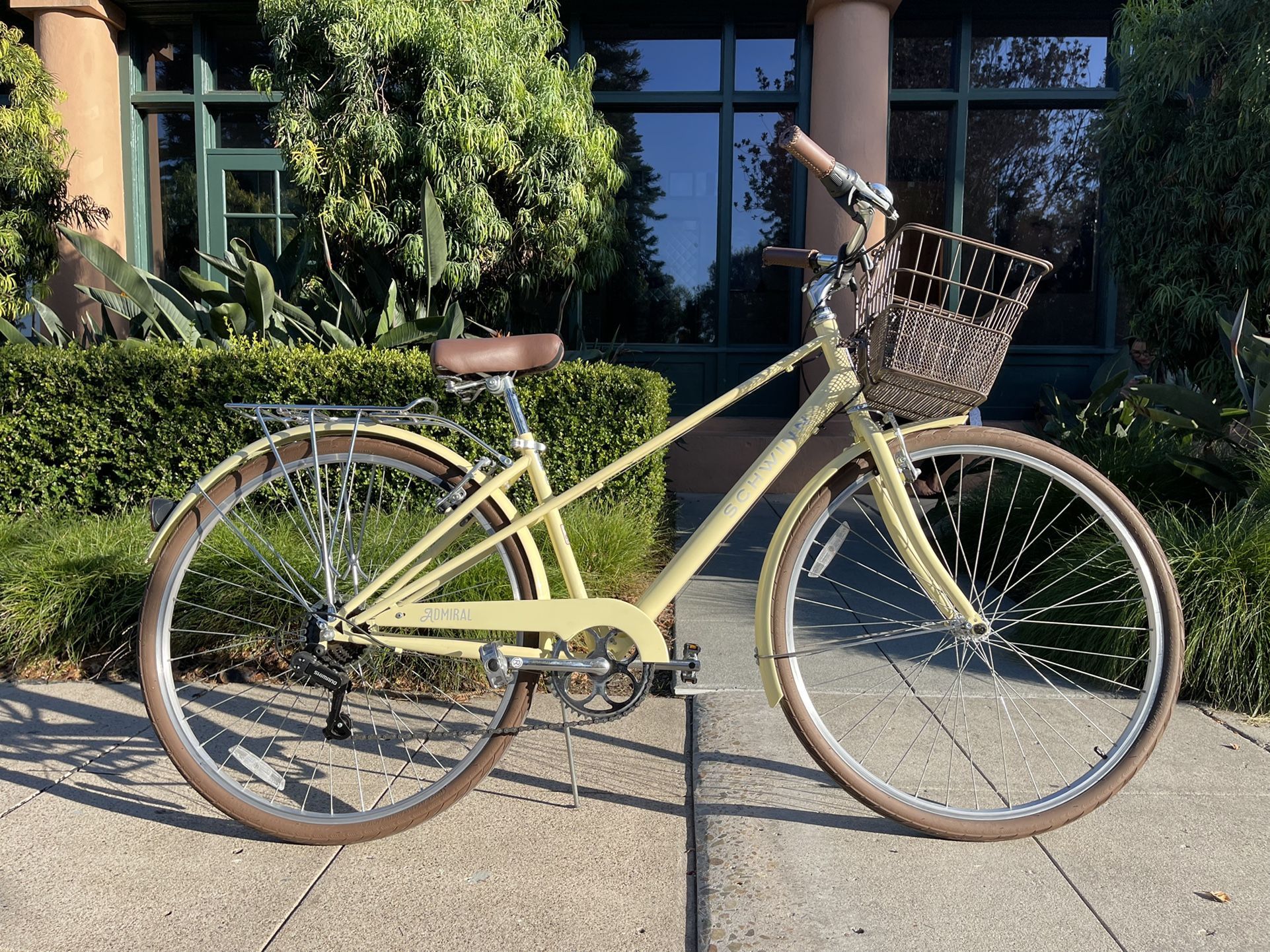Schwinn Admiral hybrid bike | Less than 50 miles ridden.