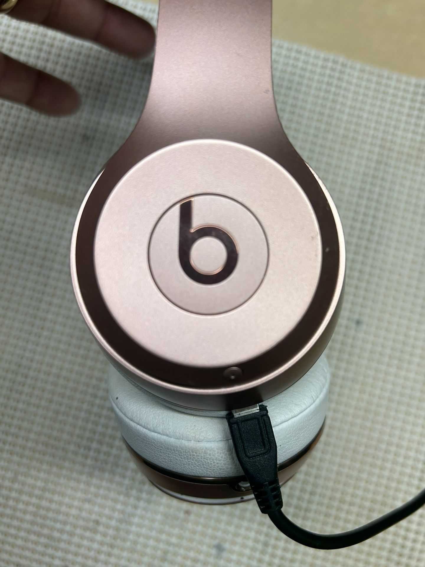 Beats Solo 3 Rose Gold Wireless Headphones