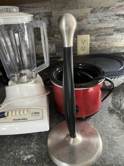 Blender, Mini Crockpot, And papier Towel Golfeur