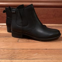 Rockport Hydro shield Waterproof Women’s Size 10 Ankle Boot,  Brand New Never Worn Without Tags 
