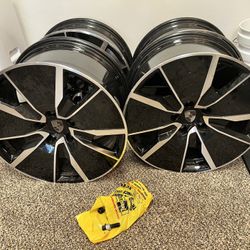 Porsche Macan EV 20” Wheel Set W Bolts