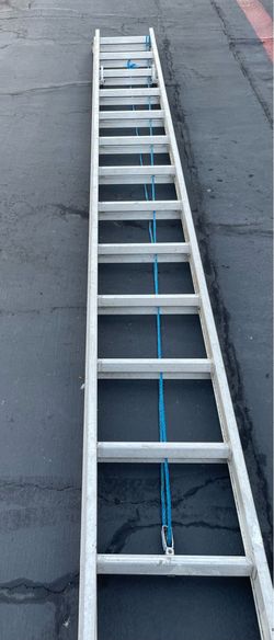 Ladder 28 Ft litle bent on top, all works good