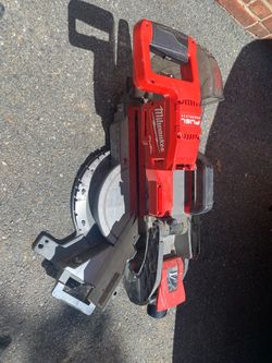 Fuel Mitersaw Milwaukee 18 m  battery