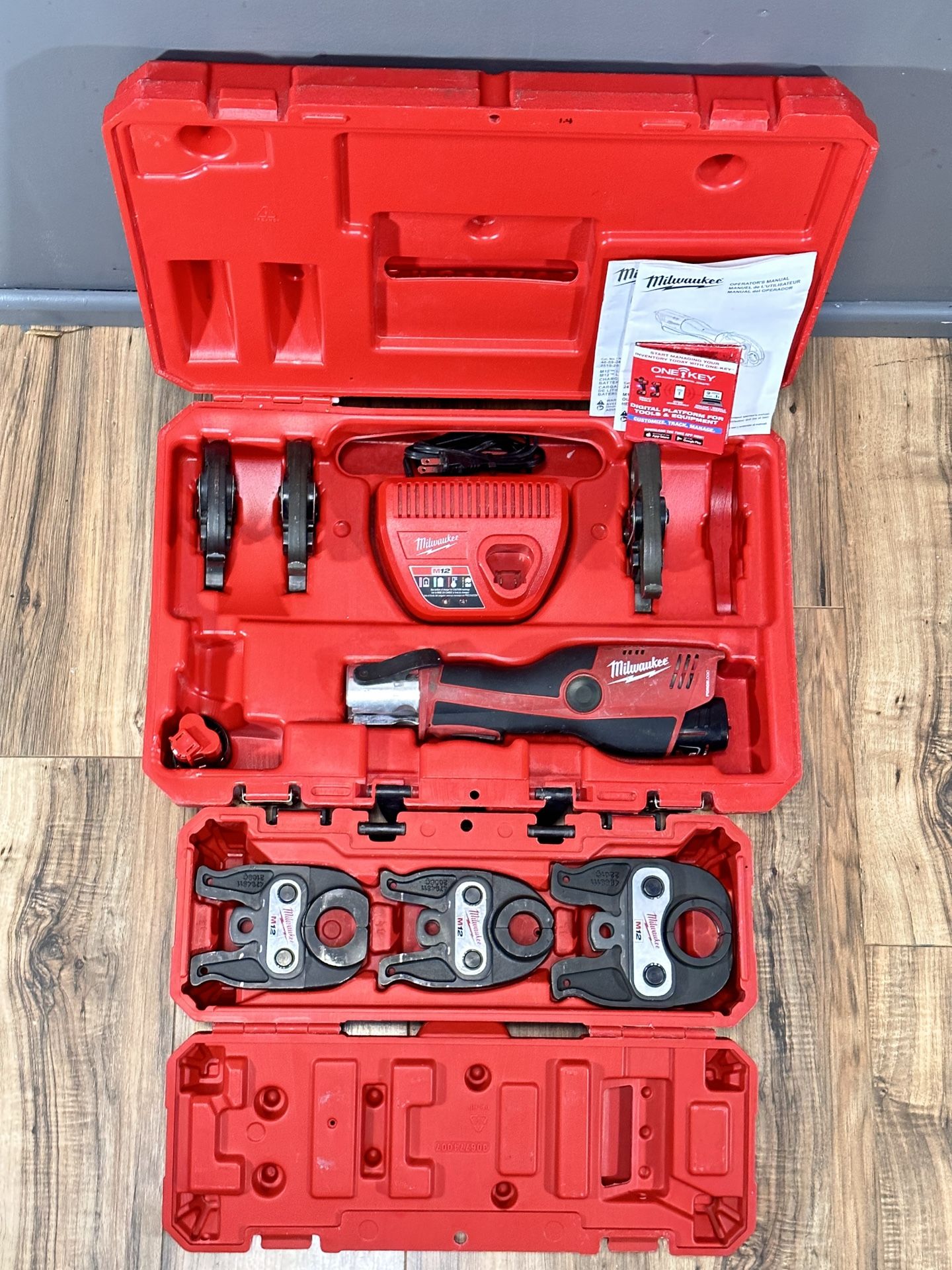 Milwaukee M12 Forcé Logic Press Tool Kit With 1/2 1” IPS Jaws