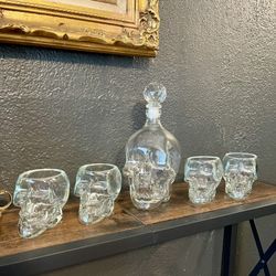 Skull Decanter And Shot Glass Set Halloween Barware 
