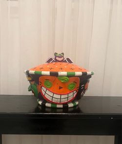 Halloween jack-o'-lantern bowl