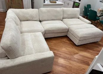 New Large Comfy Modular Sectional Couch with Chaise!