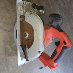 M28 circular saw  6 1/2 
Tool only 
Milwaukee skill saw