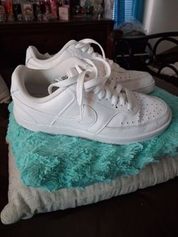 Women's White Nike size 9