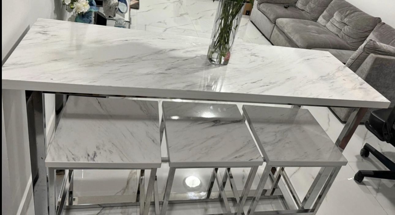 QUAINT BAR TABLE & BARSTOOLS dining room SET