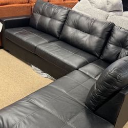 Stylish Cozy Nice Sectional!
