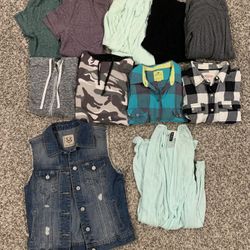 Back To School Bundle - Womens/Juniors tops size medium