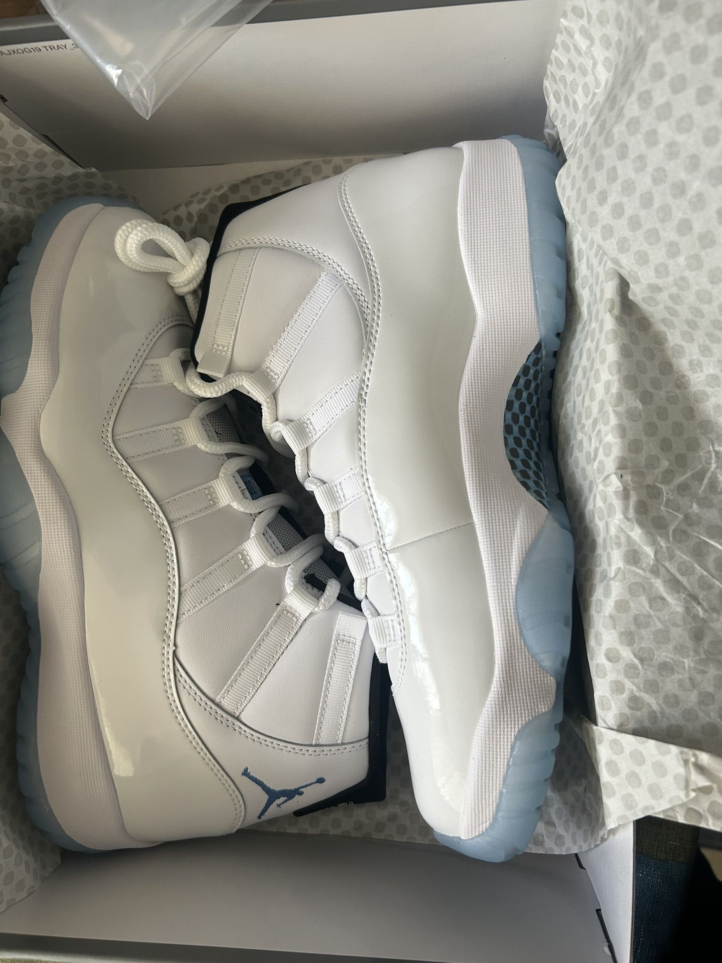Jordan 11 White Legend Blue