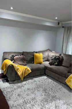 Bob’s furniture L shaped Couch