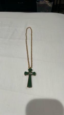 Vintage 1976 Avon Juliet Cross Necklace