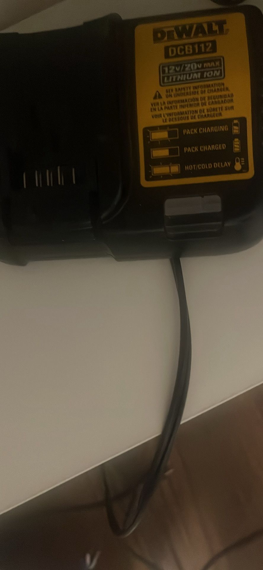 Dewalts Dcb112 Charger